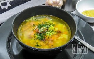 Вкусный суп с копченым салом